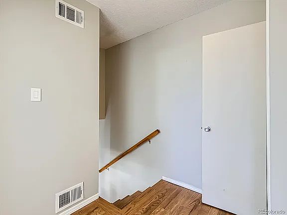 Mino Lobby upstairs (door for storage)