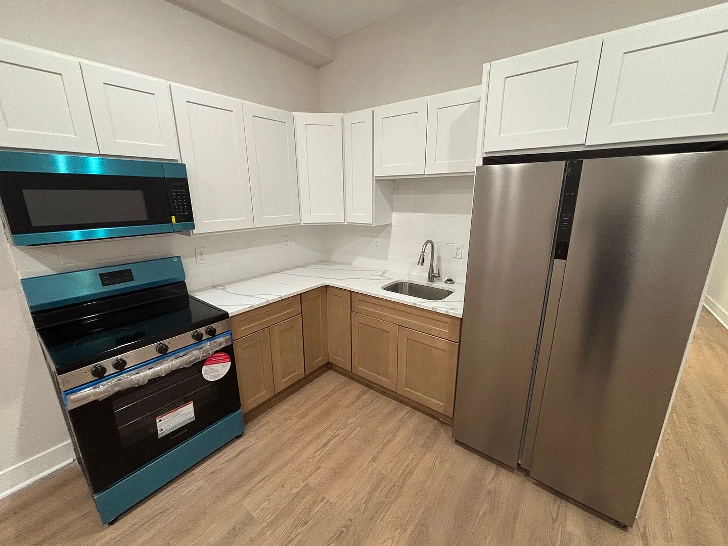 Luxury 2-Bedroom Apartment — Photo 1