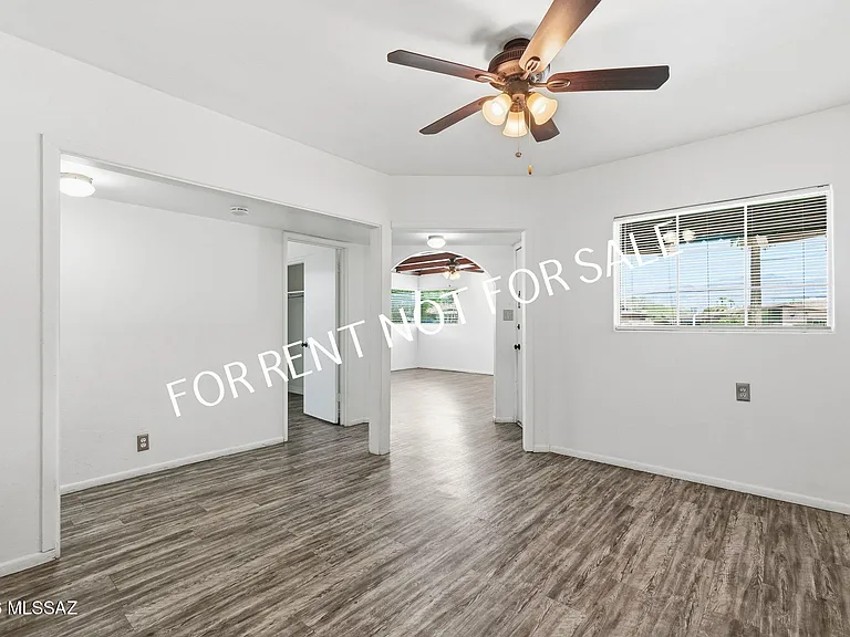 5626 E 4th St — Photo 9