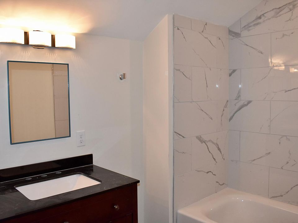 2nd image of 51 Fulton St #2U