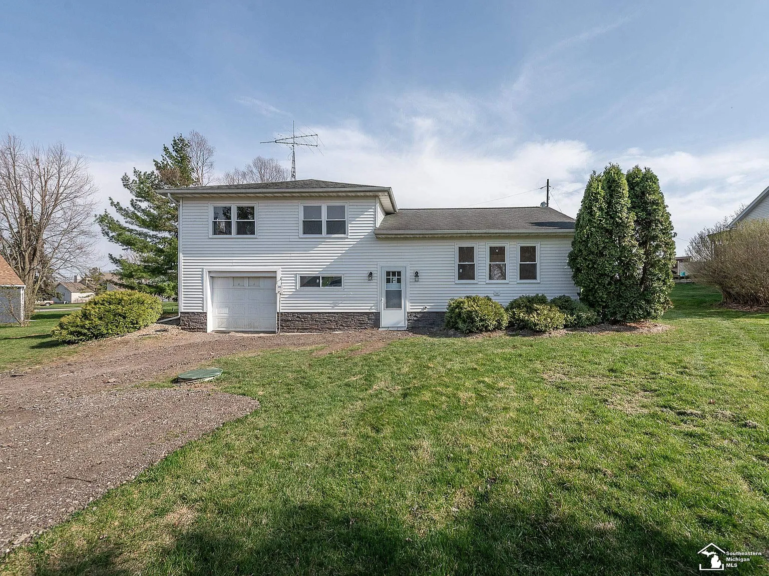 7329 Norfolk Dr photo 1