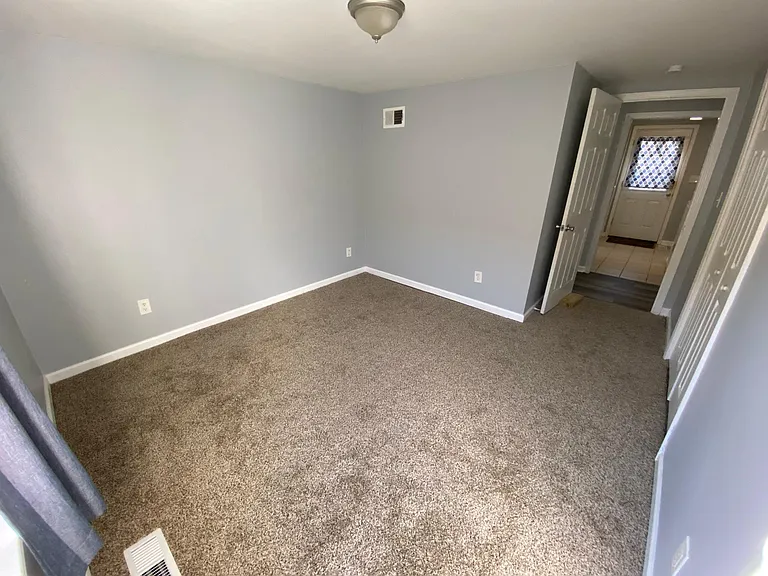 21674 Roosevelt Ave — Photo 9