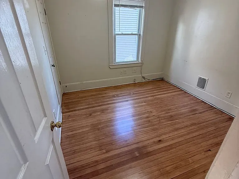 137 Washington St — Photo 8