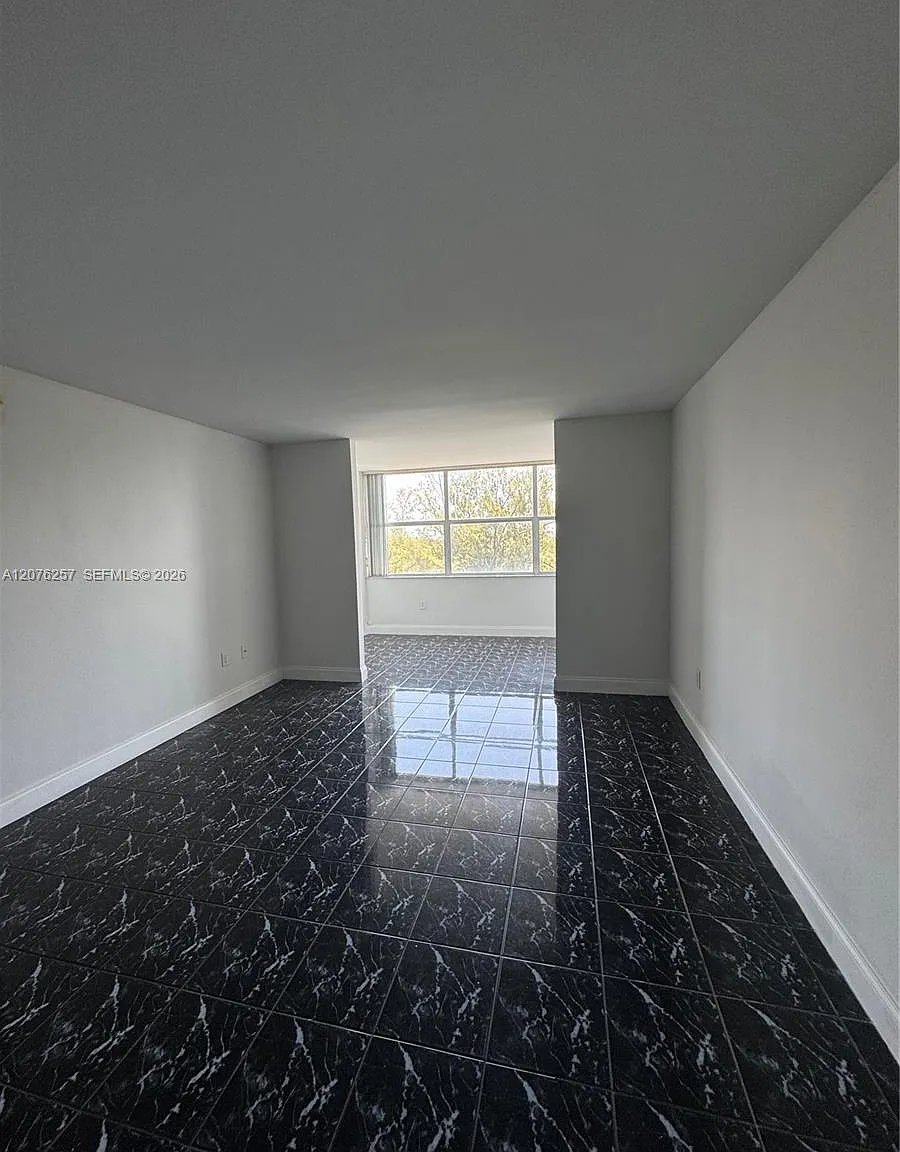 Wilshire Condo — Photo 4