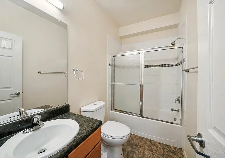 914 W Lake St — Photo 16