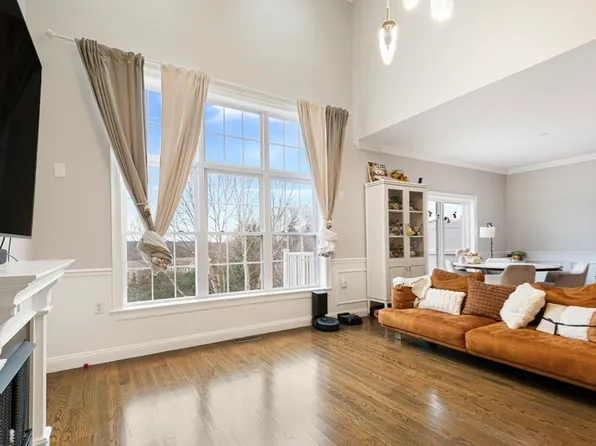 806 Ledgewood Way, Clinton, MA 01510