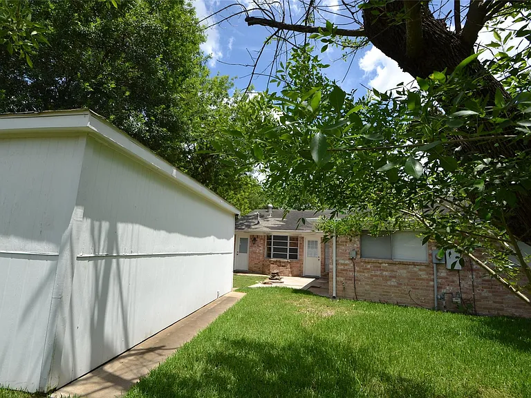 12711 Westleigh Dr — Photo 42