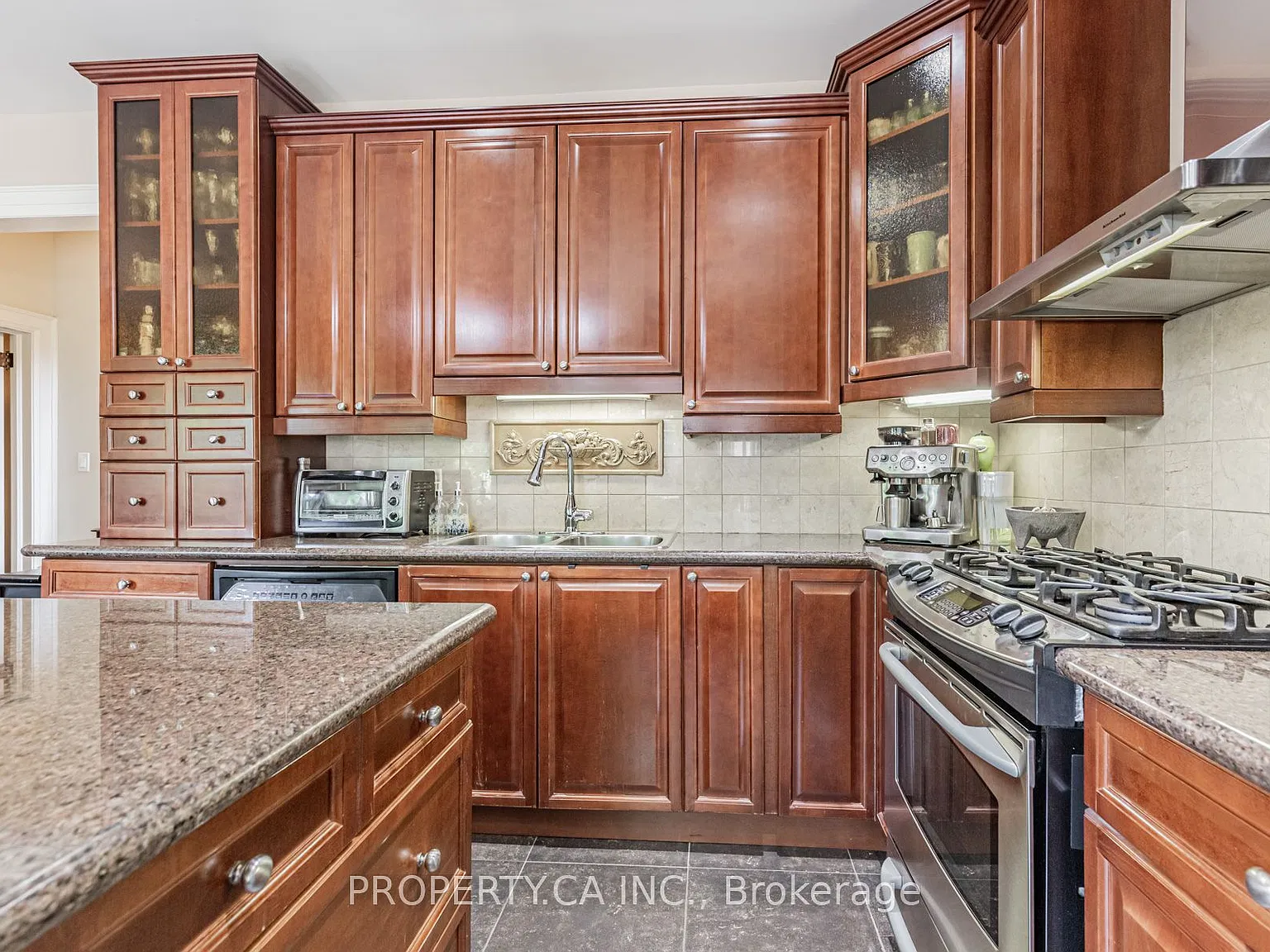 3 bed, $3,900 — Photo 3