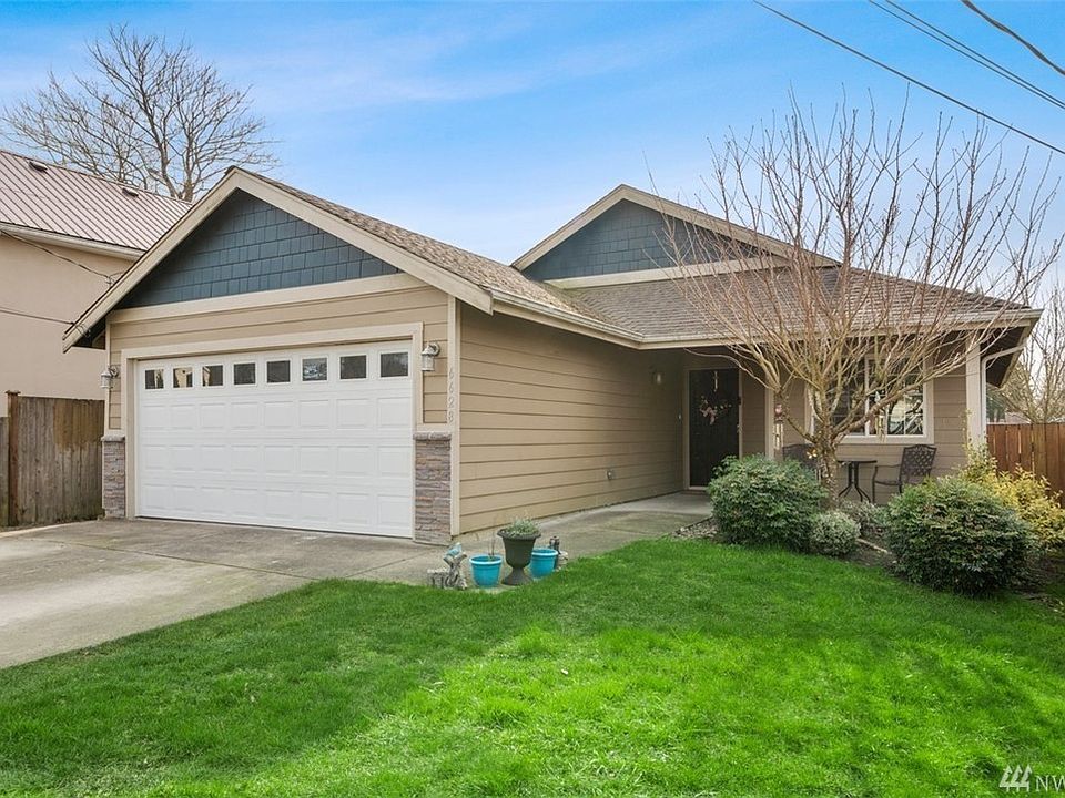 Welcome home! This charming rambler is ready and waiting for you!
