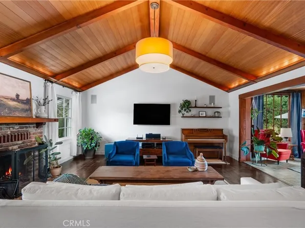 23018 Oxnard St, Woodland Hills, CA 91367