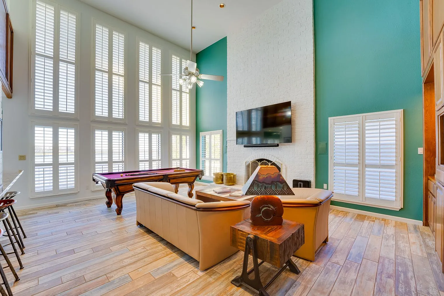 3 bed, 3.0 bath, 3046 sqft, $5,096 — Photo 2