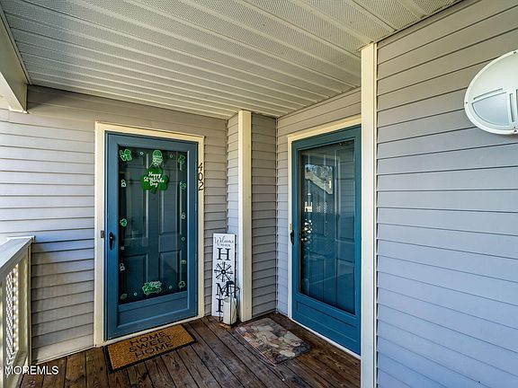 4th image of 402 Brookview Court