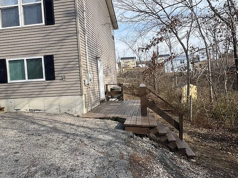 602 Bristol Ct — Photo 3