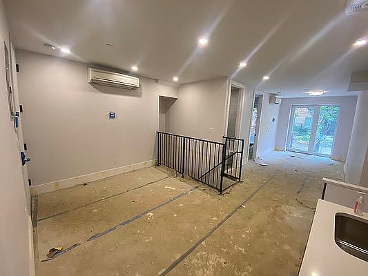 1st image of 324 E 116th St #1R