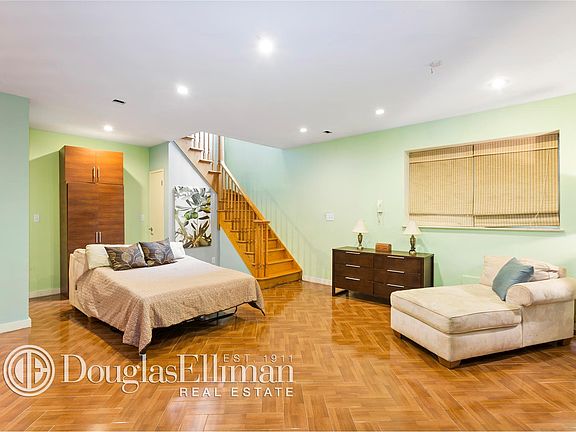 5th image of 324 E 112th St APT 1A