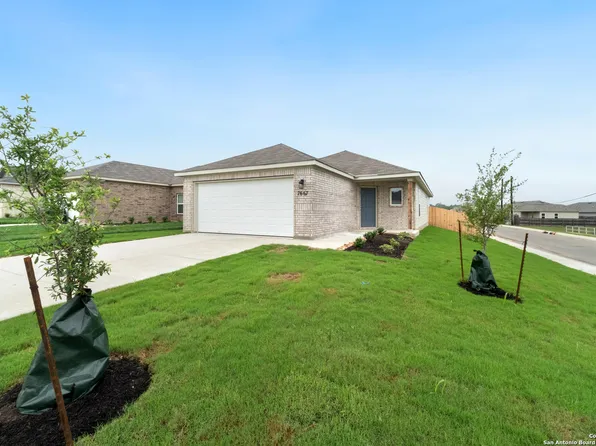 7667 Stud Dr, Elmendorf, TX 78112