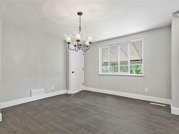 5th image of 6125 Oak St