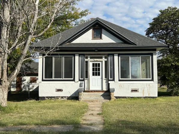 750 W 1st St, Hoisington, KS 67544