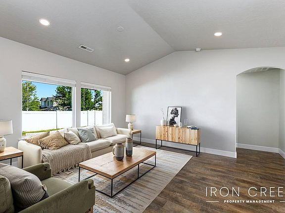 5th image of 861 S Beaver Creek Way
