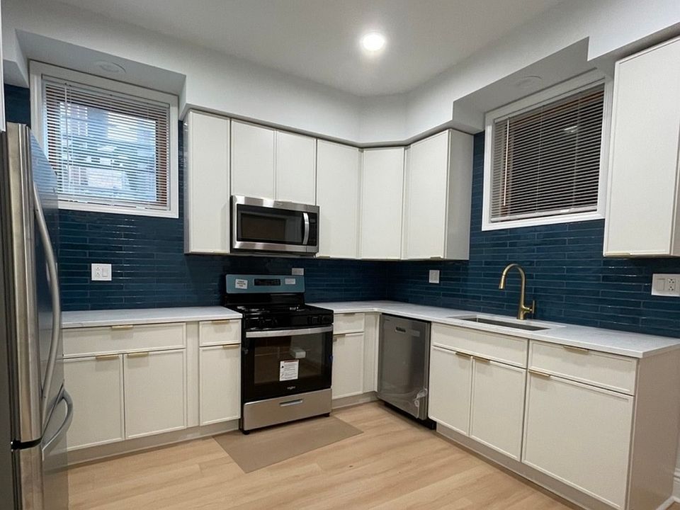 1st image of 533 W Wrightwood Ave #1B