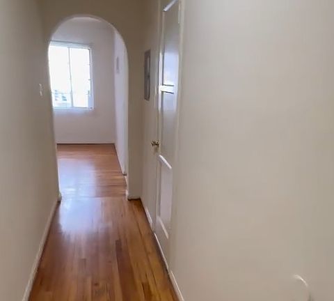 5th image of 527 1/2 Glenrock Ave #23d4a9681