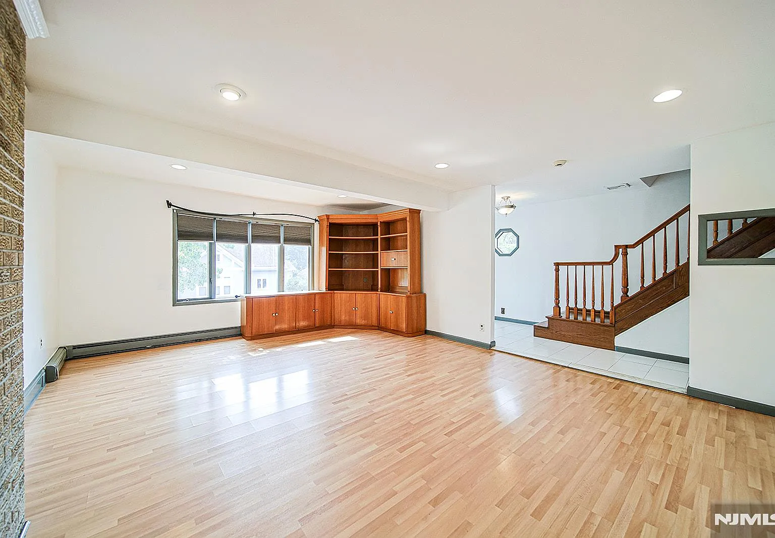 3 bed, 2297 sqft, $3,800 — Photo 3