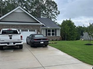 178 Pleasants Ln, Kilmarnock, VA 22482