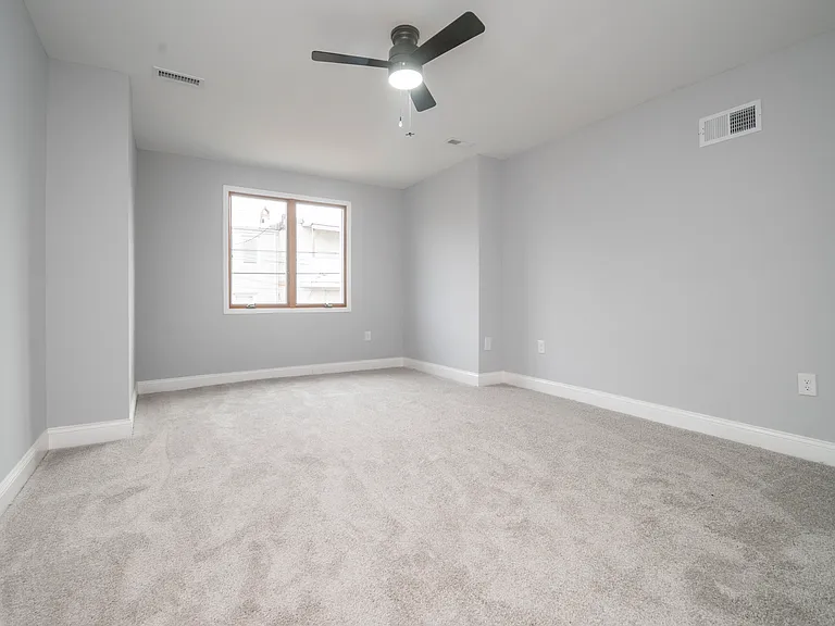 415 N Kenwood Ave — Photo 12