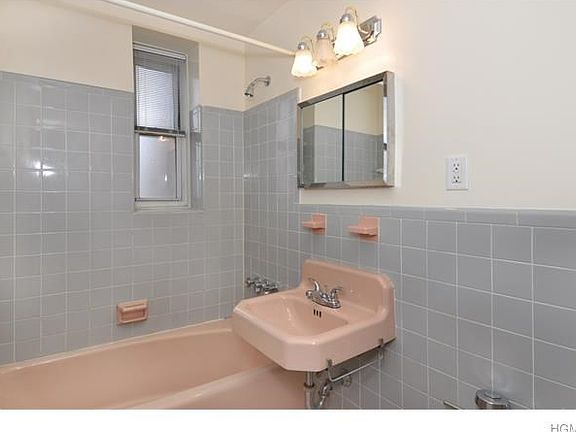 3rd image of 1 Oakridge Pl APT 1H