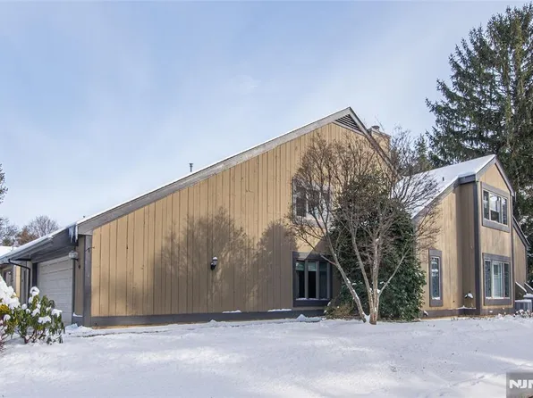 429 Bromley Pl #D, Wyckoff, NJ 07481
