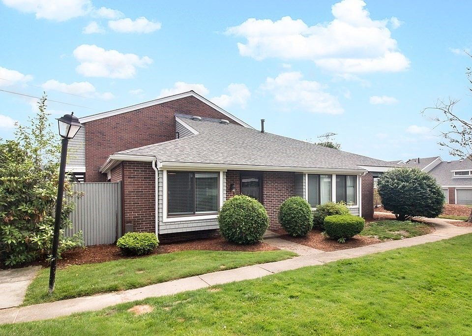 1st image of 29 Rosewood Dr