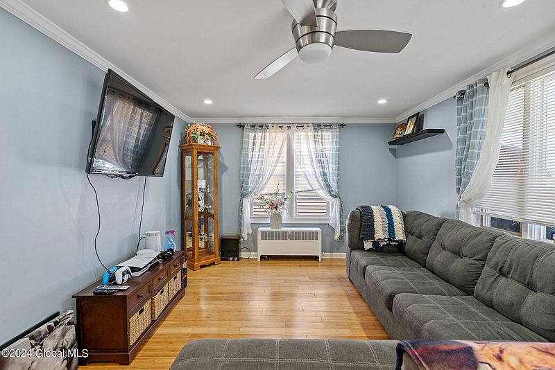 5th image of 718 Cramer Avenue