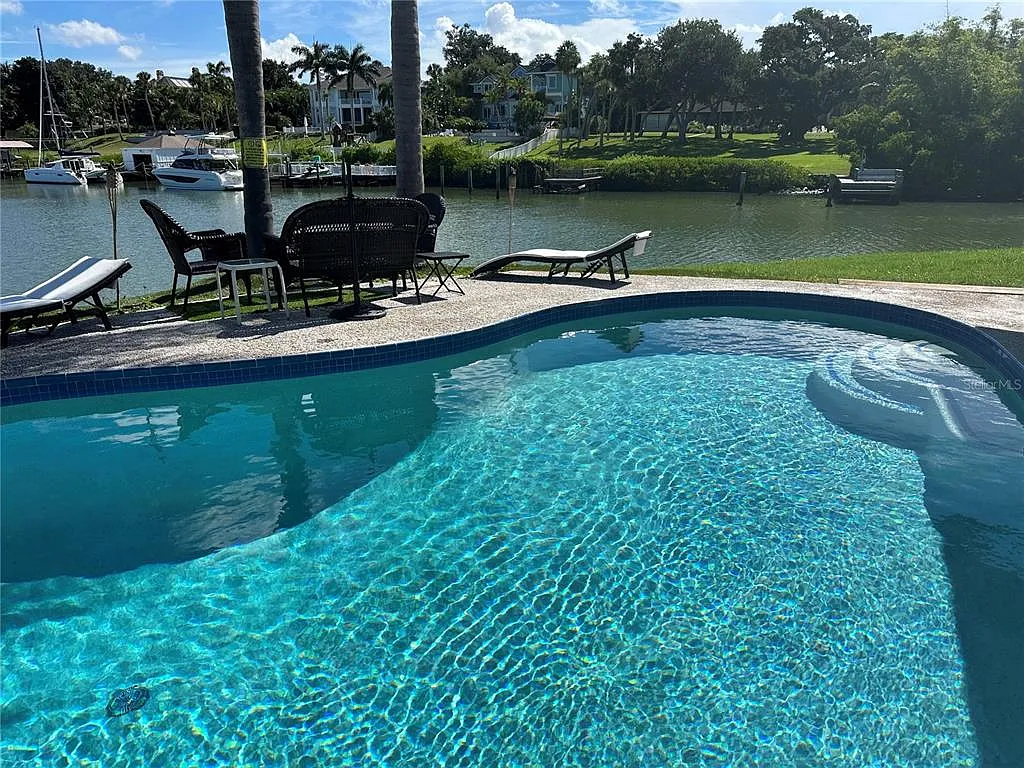 3 bed, 3.0 bath, 2624 sqft, $4,000 — Photo 4