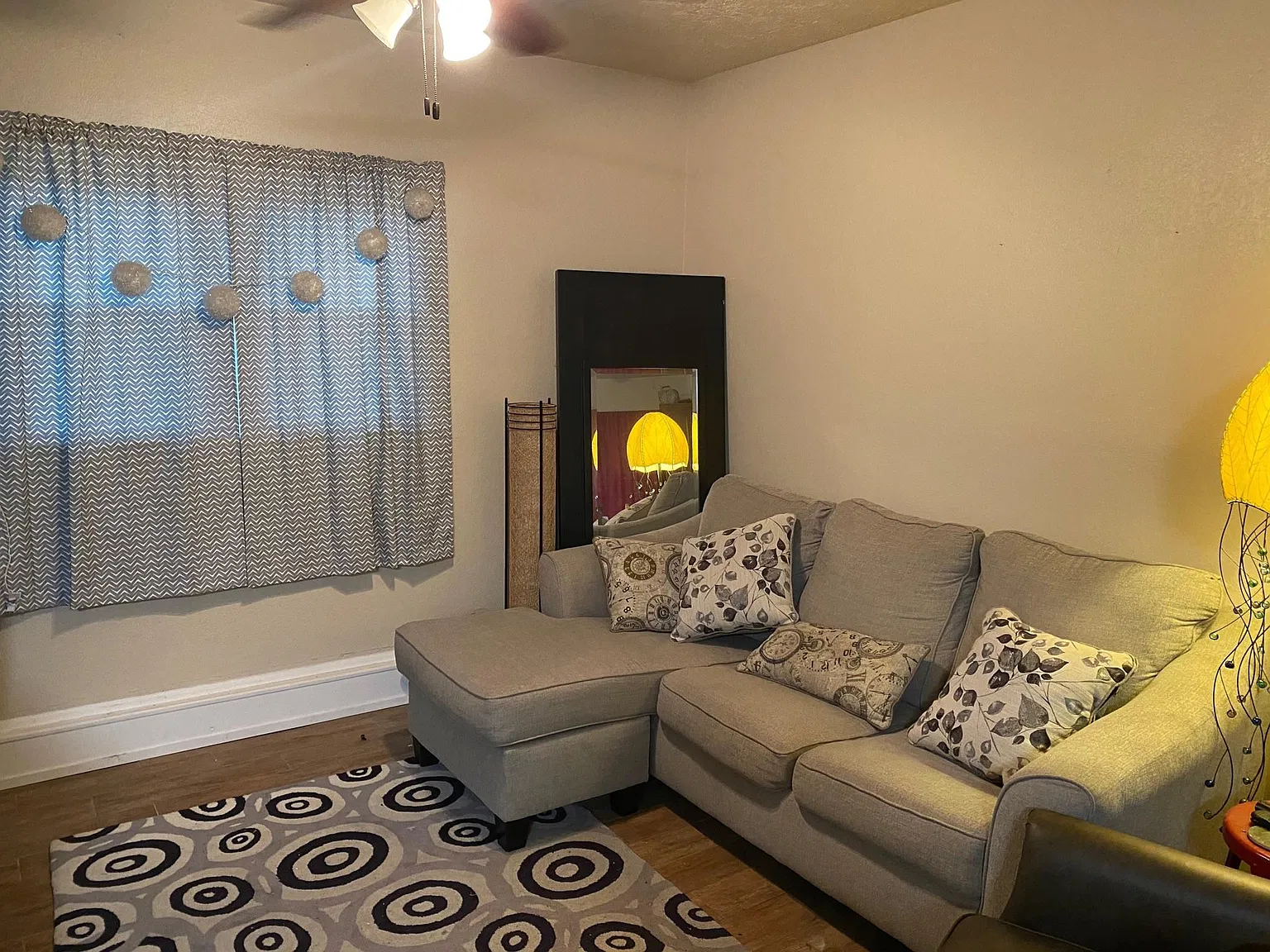 3 bed, 960 sqft, $1,150 — Photo 3
