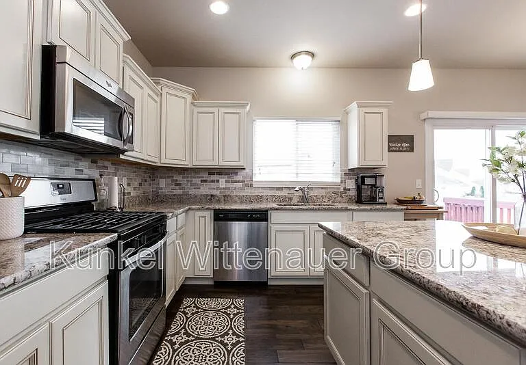 2724 Ambridge Dr — Photo 21