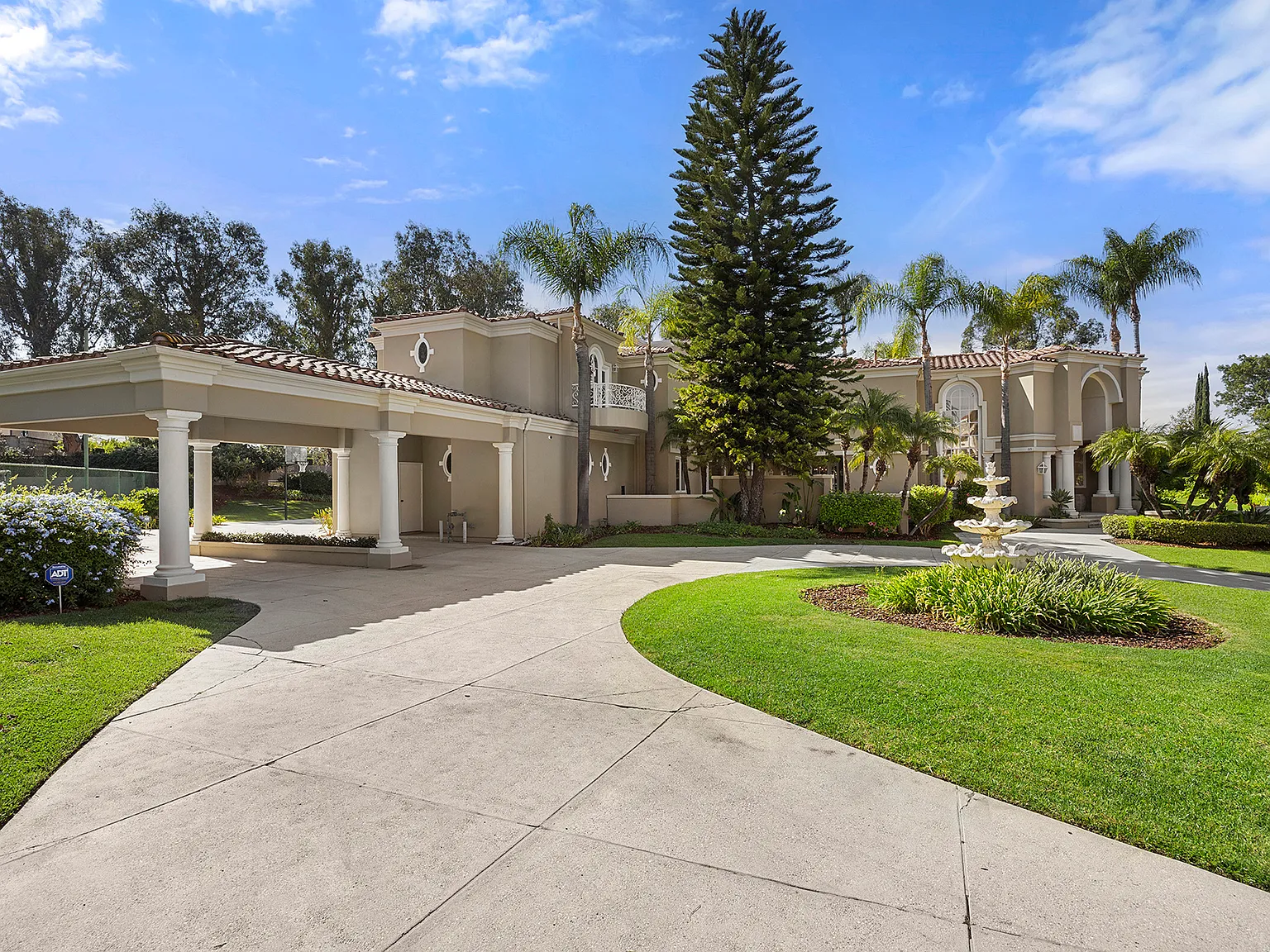 6 bed, 7.5 bath, 7793 sqft, $17,000 — Photo 3