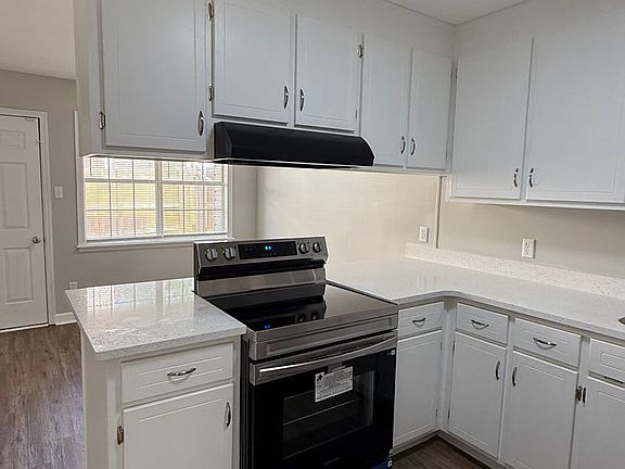 3rd image of 1331 Edgewood Dr #B
