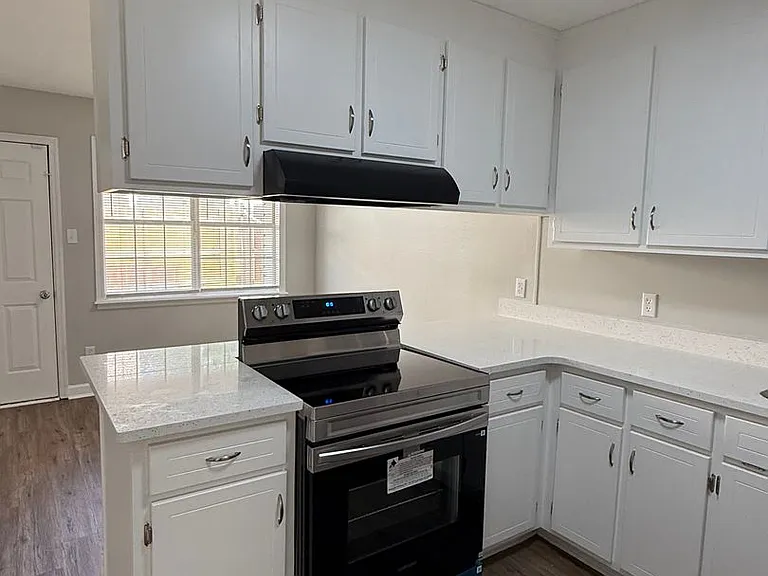 1331 Edgewood Dr — Photo 7