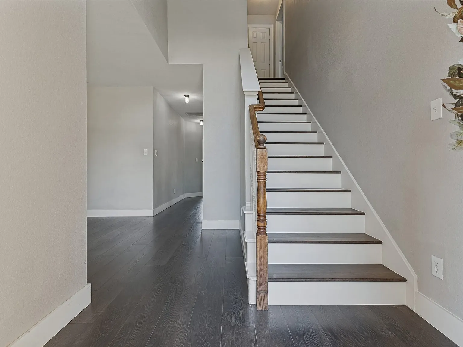 4 bed, 2.5 bath, 2300 sqft, $2,950 — Photo 3