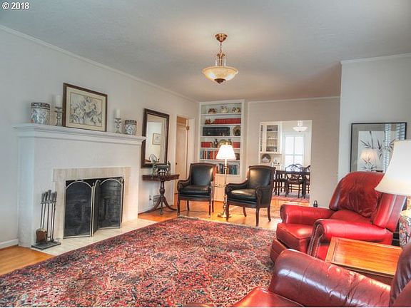 5th image of 325 NE Jackson St