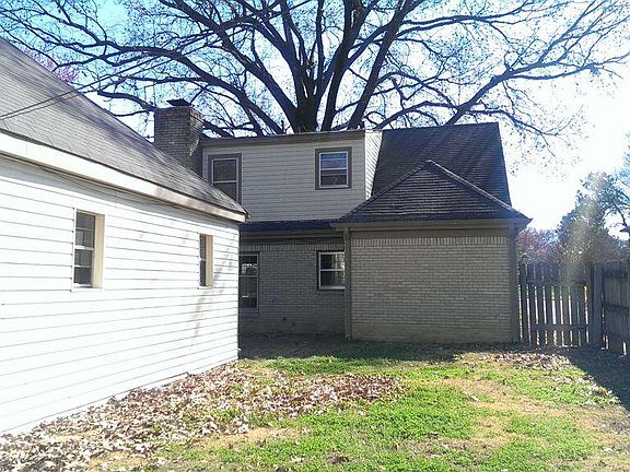3rd image of 3227 Spencer Dr