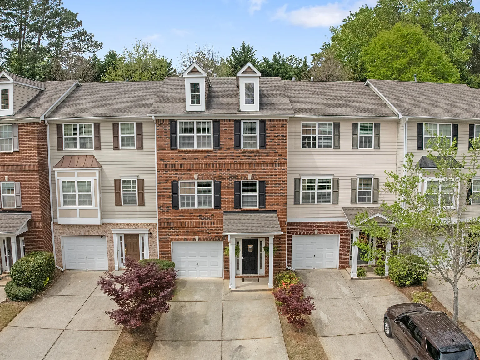 4 bed, 3.5 bath, 2090 sqft, $2,500 — Photo 1