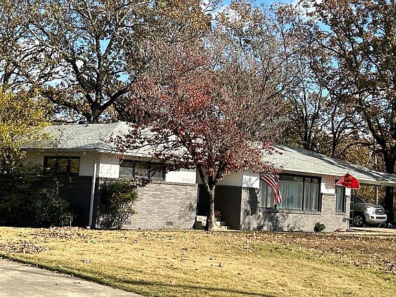 3rd image of 3900 Lakeview Rd