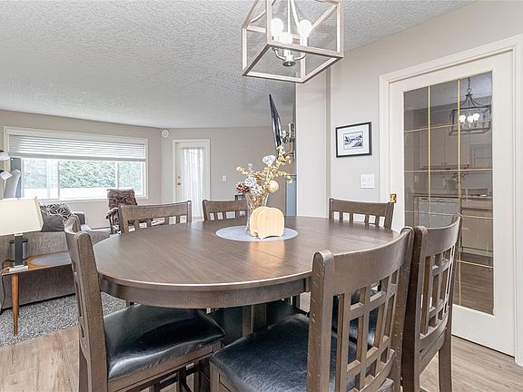 2nd image of 3931 Shelbourne St #204