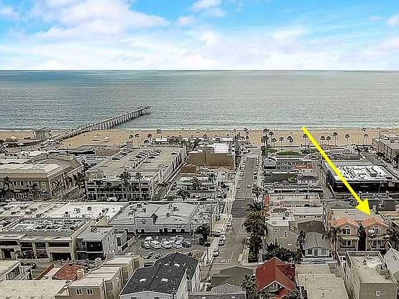 Location! Heart of Hermosa. 2 blocks to the sand.
