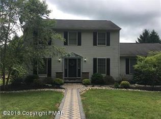 1520 Verona Dr, Pen Argyl, PA 18072