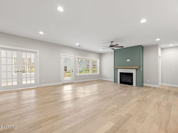 4th image of 7613 Drake Ln