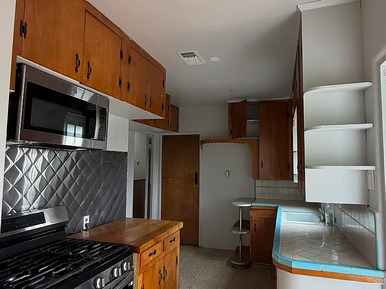 5556 El Monte Ave — Photo 6