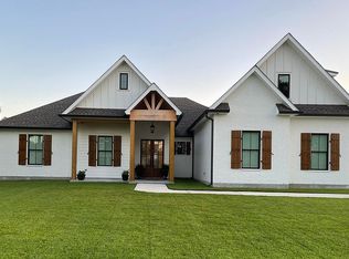 153 Majestic Oaks Dr, Belle Chasse, LA 70037