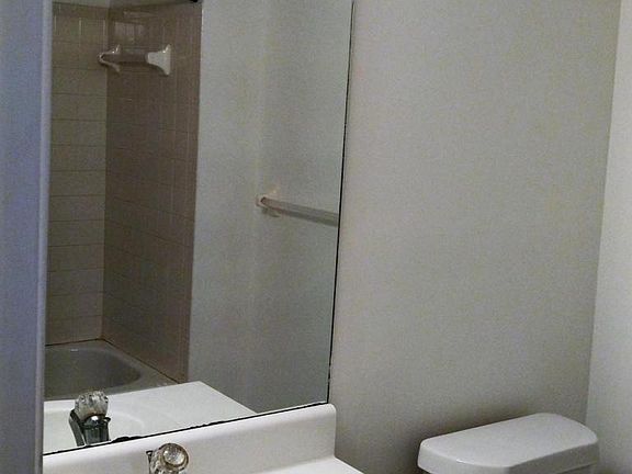 4th image of 5812 Summerfield Ct #48B